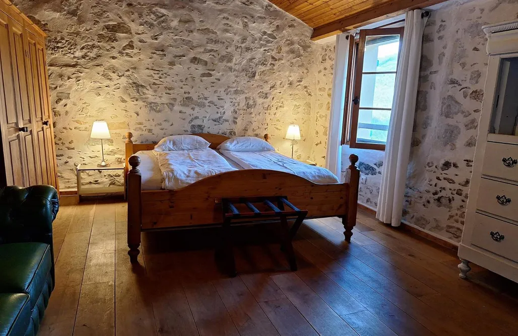 Hébergement AlohaCamp Romantic La Louveteaux 5