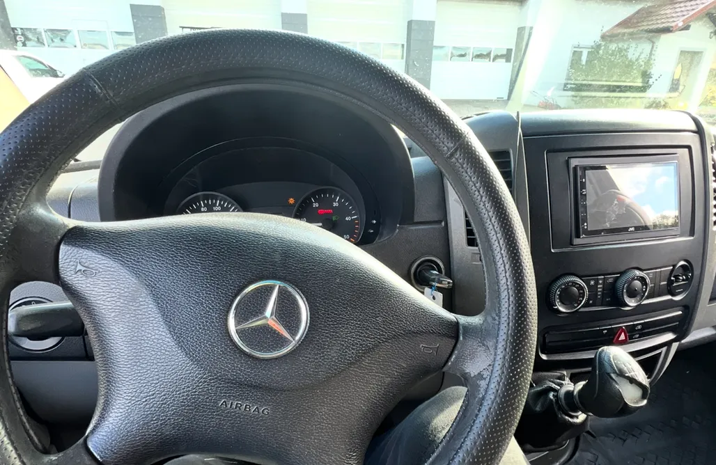 noclegi AlohaCamp Dzielny Campervan Sprinter  1