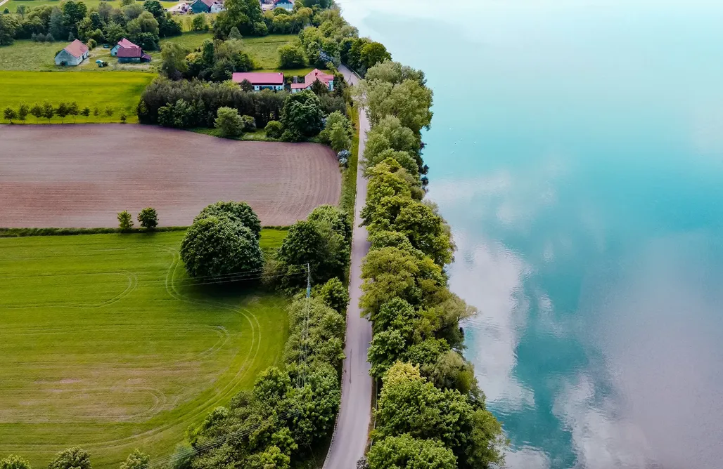 alojamientos AlohaCamp Laski Lake Mazury - domek z balią blisko jeziora 1
