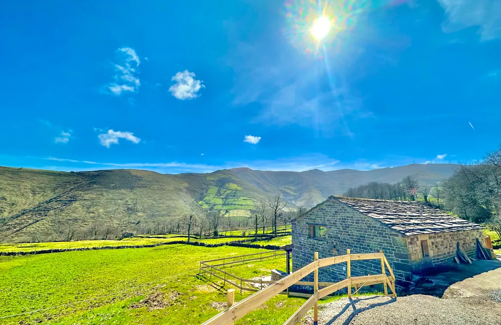 Hoteles Rurales en Cantabria Las Cabañas del Valle: Cabaña Los Caballos 3