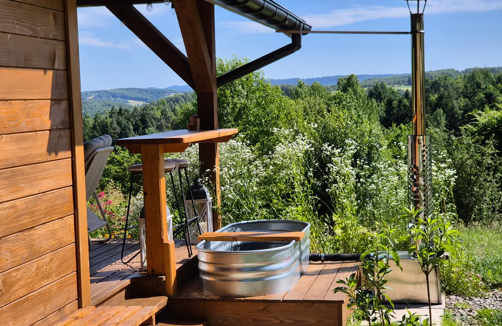 Mychatka, gorąca balia retro w cenie AlohaCamp