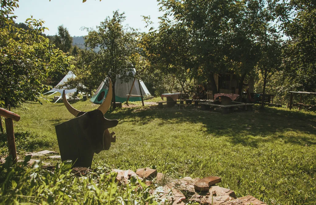 AlohaCamp accommodation Tipi Nad Jeziorem - Osada Indiańska 1