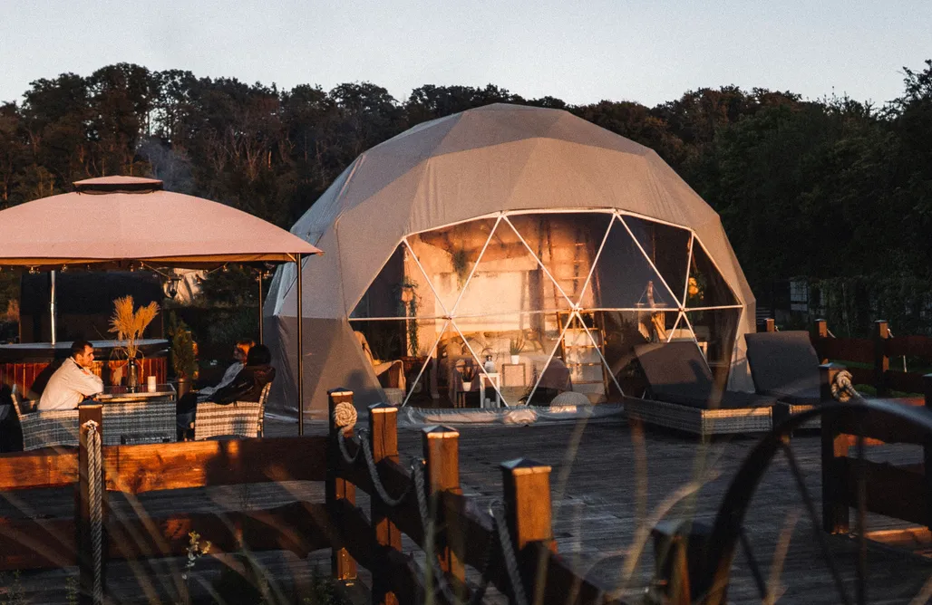 Wakacje nad Morzem Magiczna kopuła skryta pośród mgły 2