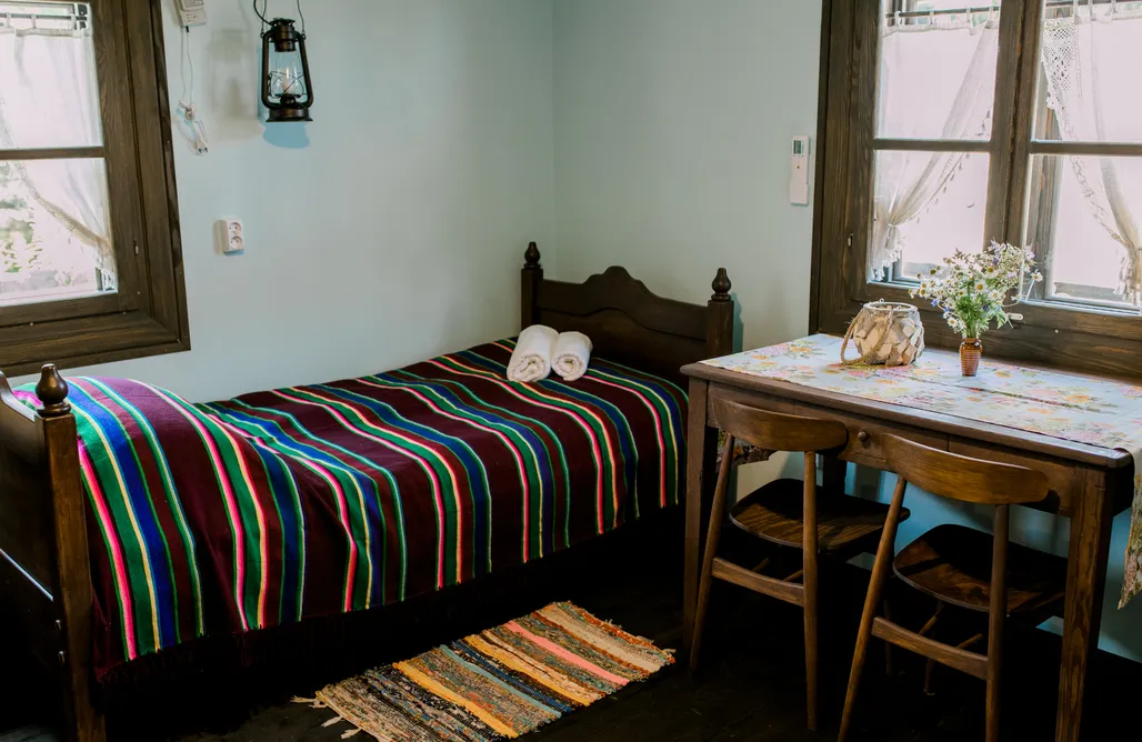 AlohaCamp Starodawna Chata — pokój 3, współdzielona łazienka i kuchnia 4