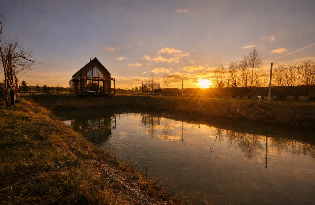 Hulaj Dusza - dom nad stawem AlohaCamp