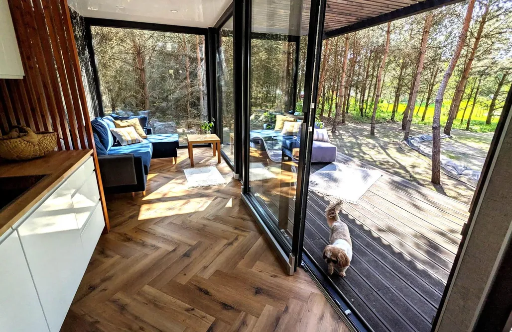 AlohaCamp Przeszklony Tiny House w Lesie 3