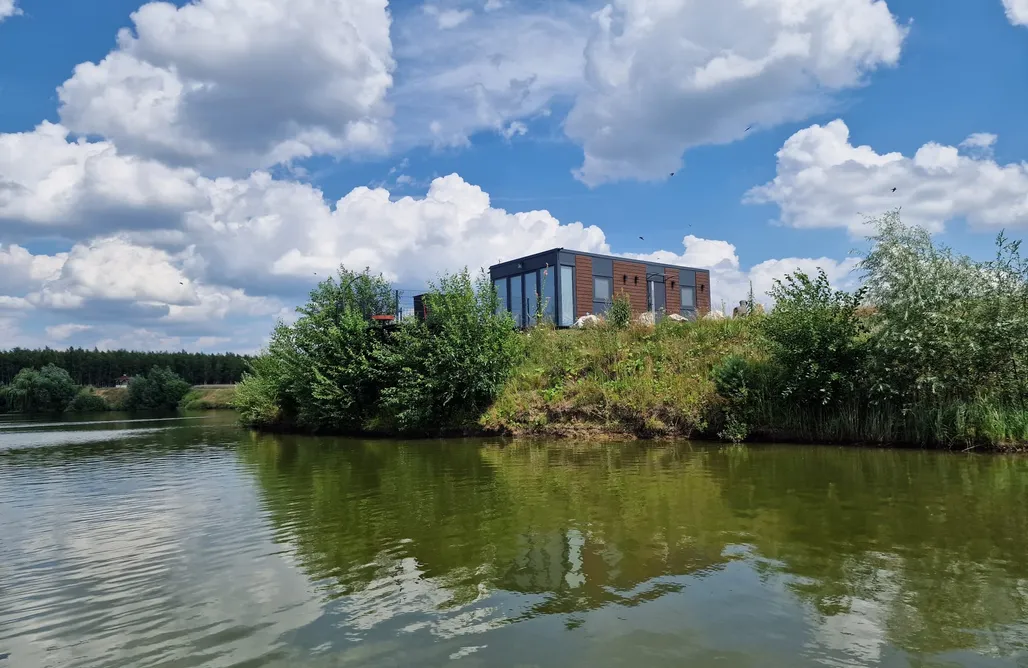 AlohaCamp accommodation  GRETA  - Domek modułowy nad stawem przy lesie  2