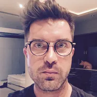 Lukasz gospodarz Bento Houses