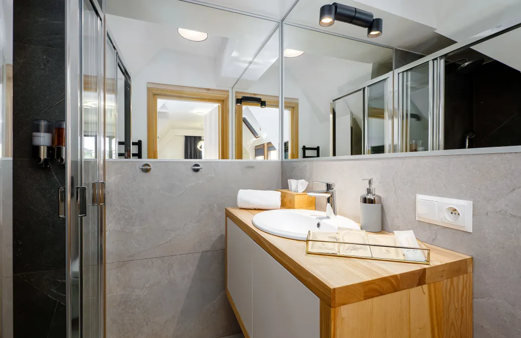 AlohaCamp Ap.6 z widokiem na pole 2