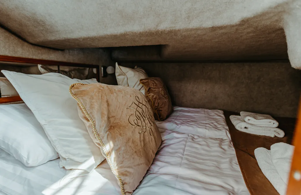 AlohaCamp Yacht IV 2