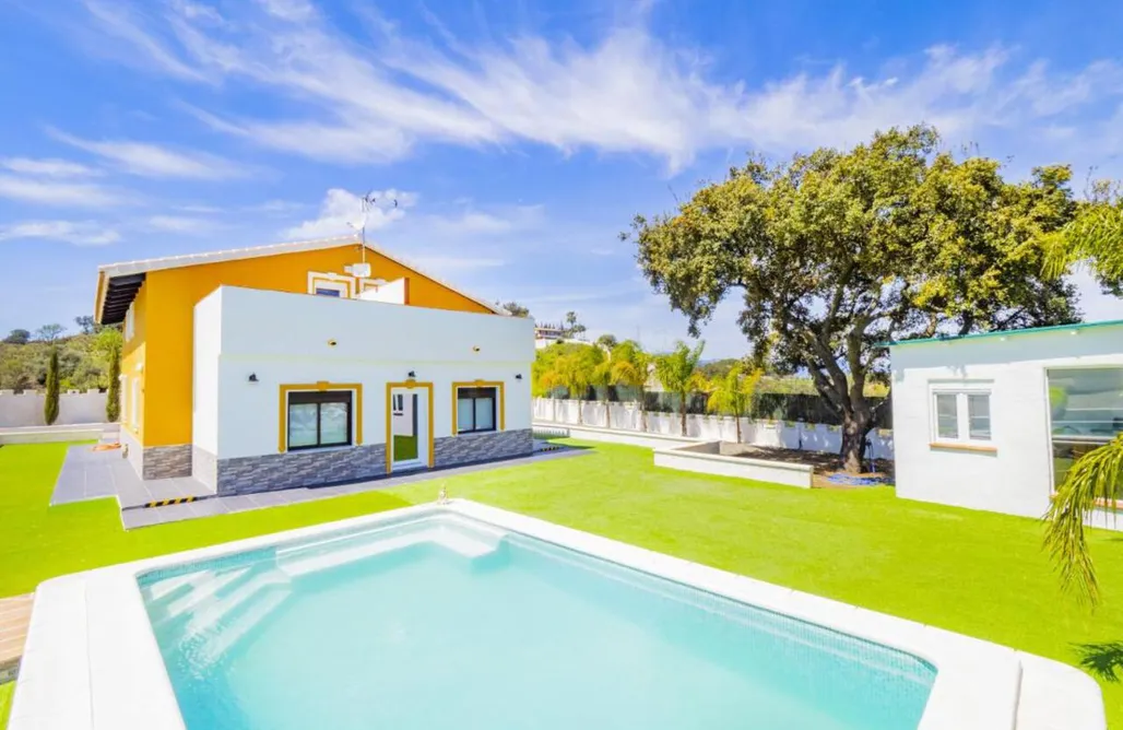 AlohaCamp accommodation Villa El Encinar 1