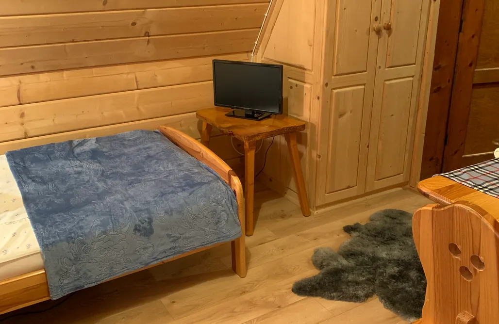 AlohaCamp Pokój 2 osobowy ze wspólną łazienką w korytarzu, umywalka w pokoju 3