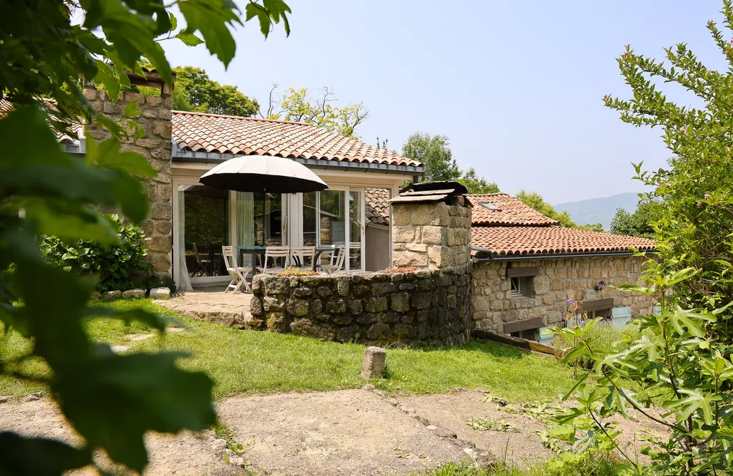 Gîtes dans les châtaigniers en Ardèche Verte AlohaCamp