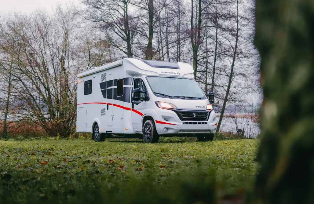 Camper półintegra - Apartament na kołach (4 os.) AlohaCamp