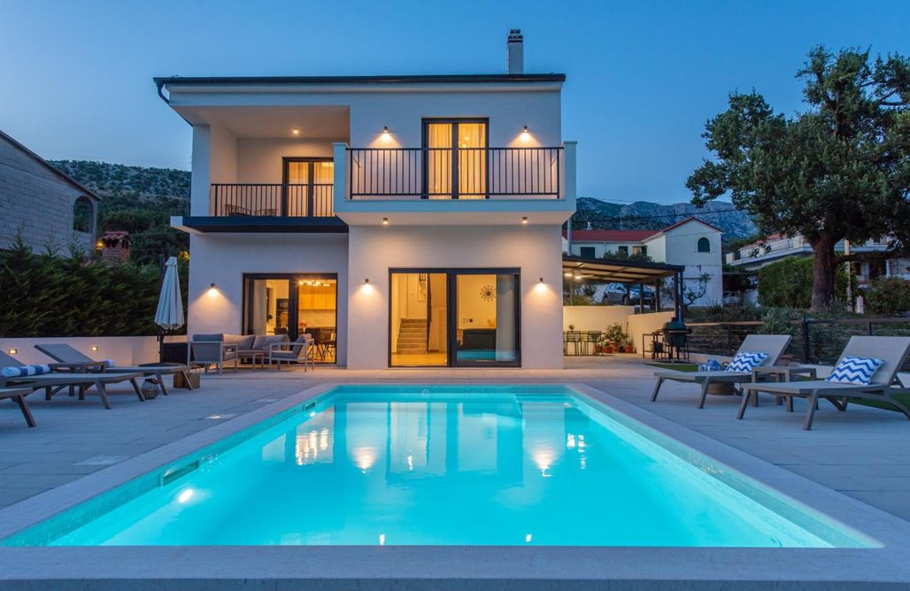 Urlaub mit Kindern am Meer Modern Villa Nacle with heated Pool 2
