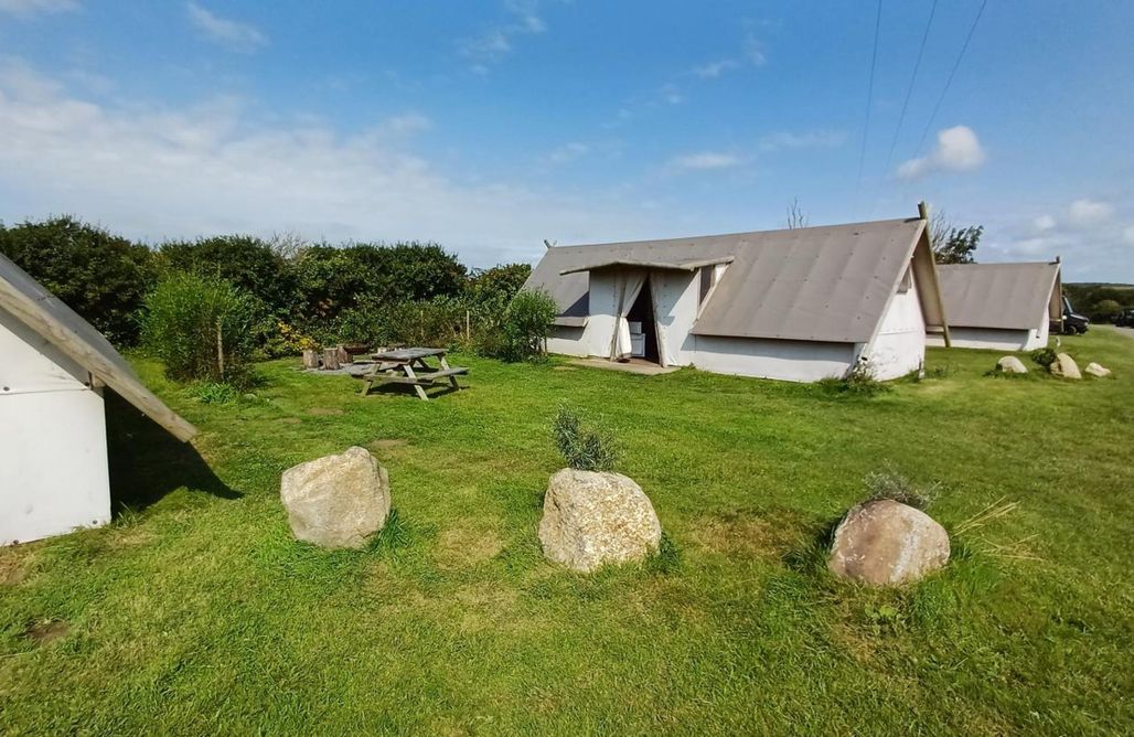 Wakacje First Minute Celtic Longhouse Tent at Coverack Camping 2