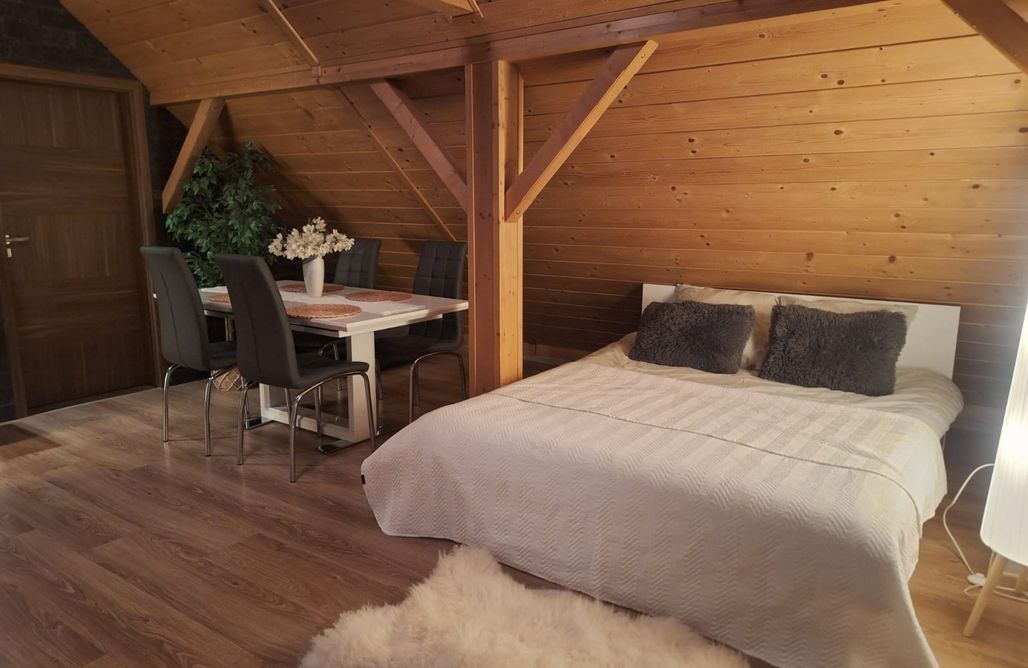AlohaCamp accommodaties Salamandra Huis met panoramisch uitzicht op de bergen 1