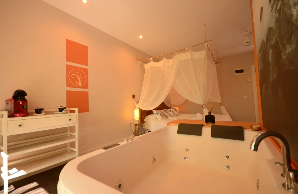 AlohaCamp Suite Tierra jacuzzi 4