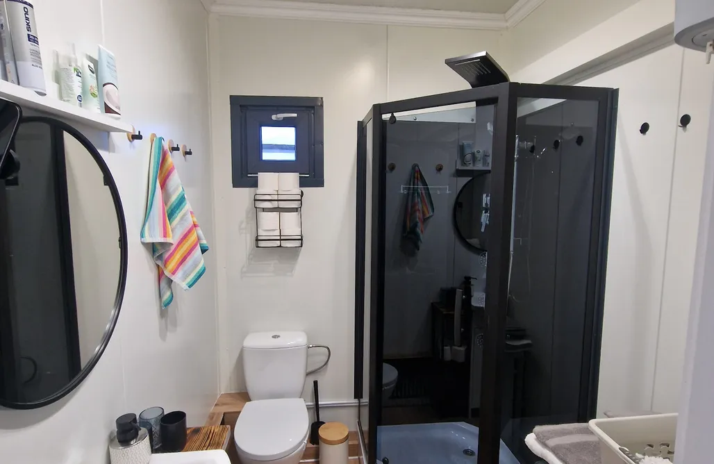 AlohaCamp accommodation  GRETA  - Domek modułowy nad stawem przy lesie  1