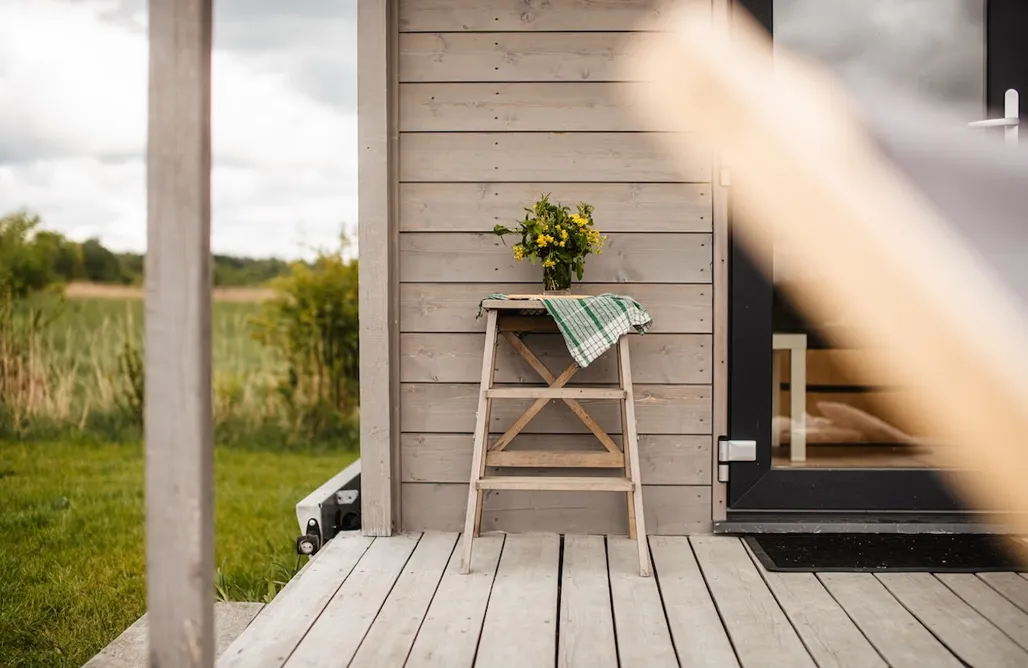 AlohaCamp accommodaties TinyHouse z tarasem nad wodą w urokliwym miejscu 4