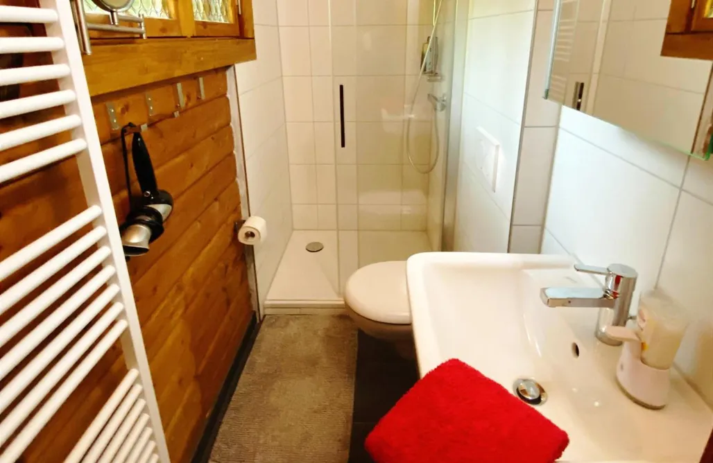 AlohaCamp kuscheliges Waldhaus Kaminknistern 1