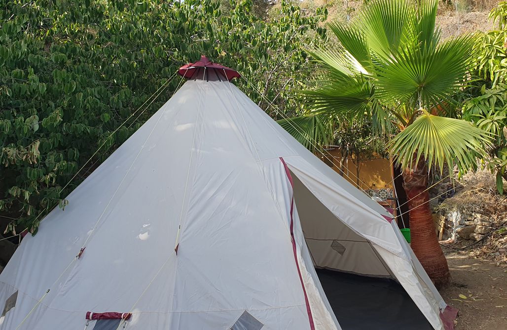 alojamientos AlohaCamp BIO Glamping Gran Tipi eco tropical 5