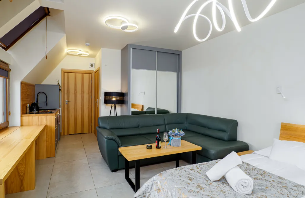 AlohaCamp Ap.6 z widokiem na pole 4