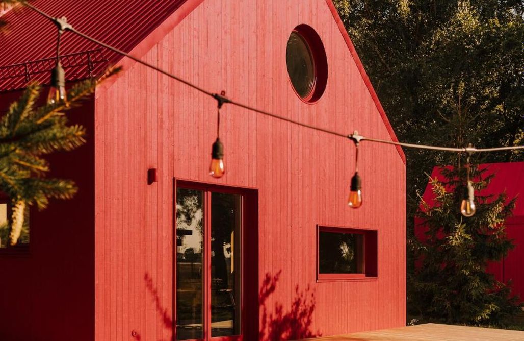 Andrzejewo noclegi Czerwony Domek między drzewami 3