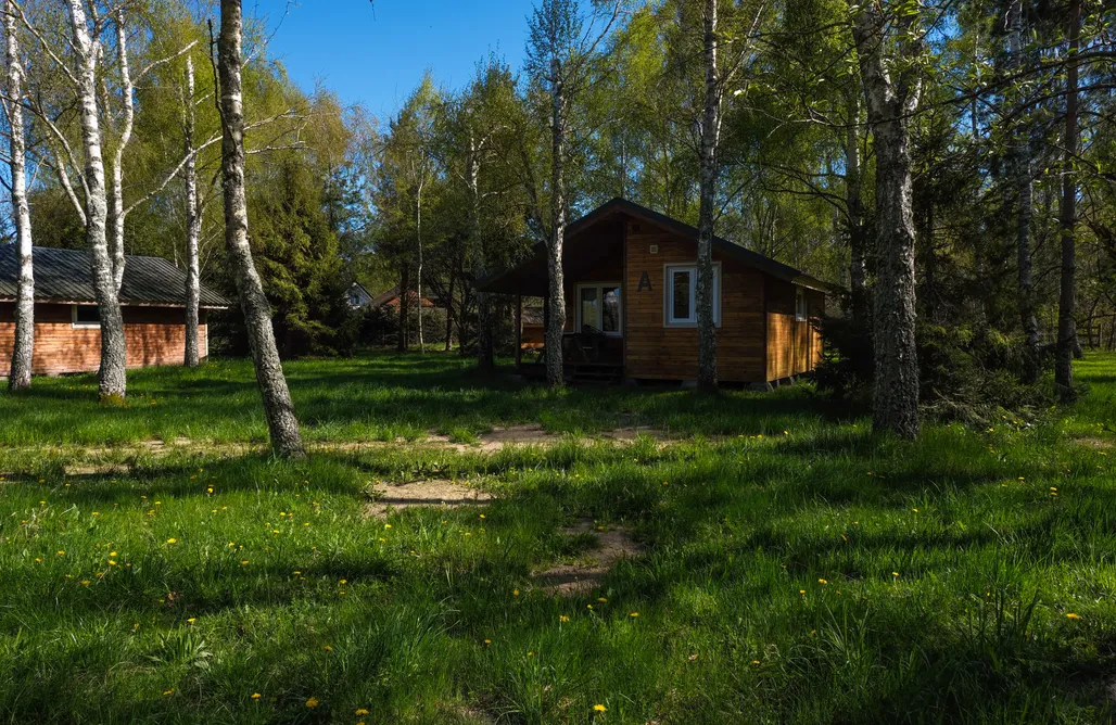 Tylko w AlohaCamp.com 🌞 Miejsce kamperowe i namiotowe - spokojny kemping nad jeziorem Sarbsko 3