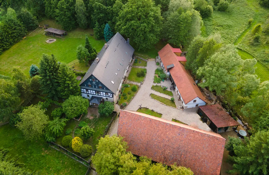Fajne Wczasy Historyczny Domek z Sauną, Pubem i Tarasem nad Rzeką 1