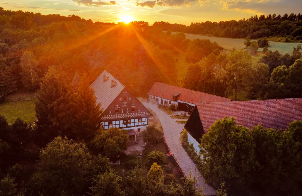 Alloggio AlohaCamp Historyczny Domek z Sauną, Pubem i Tarasem nad Rzeką 1