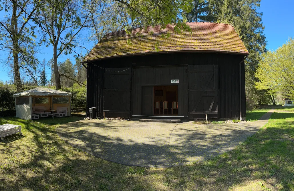 AlohaCamp accommodation W harmonii lasu 1