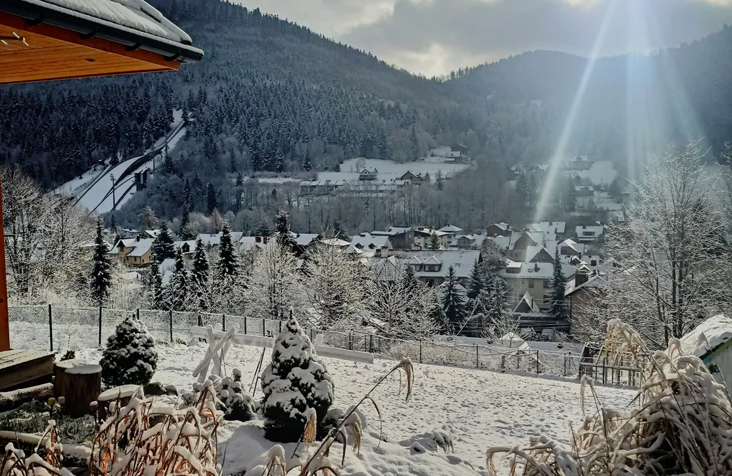 noclegi AlohaCamp Beskidzka Kępa Szczyrk - domek z balią i pięknym widokiem na góry 1