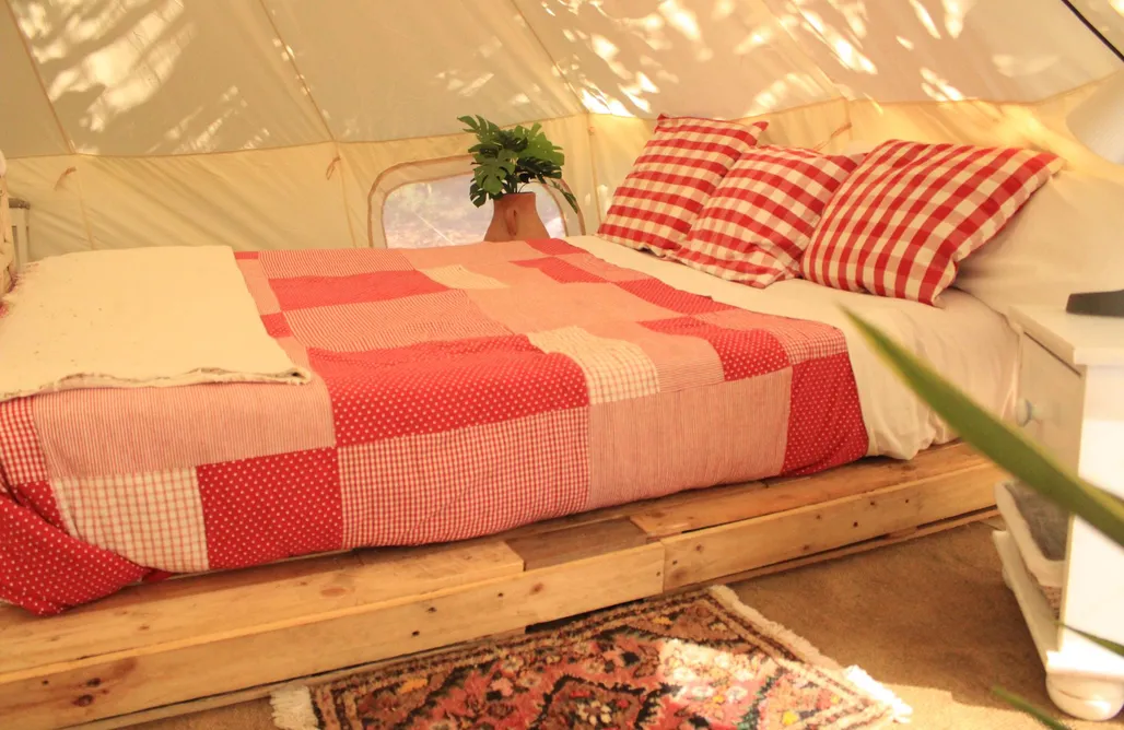 alojamientos AlohaCamp La Solana - Bell tent 3