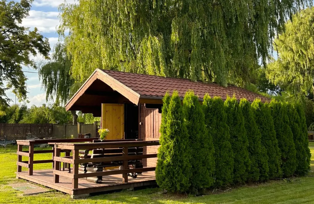 Uroczysko Łąkowe – domki wśród łąk nad Kanałem Iławskim AlohaCamp