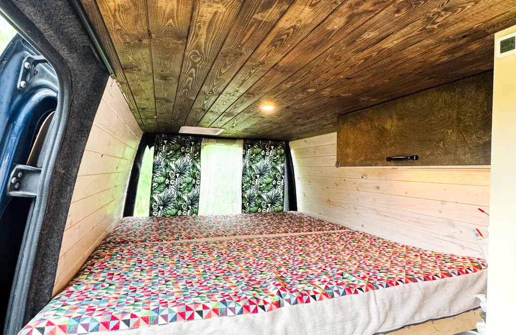 AlohaCamp Dzielny Campervan Sprinter 🖤 2