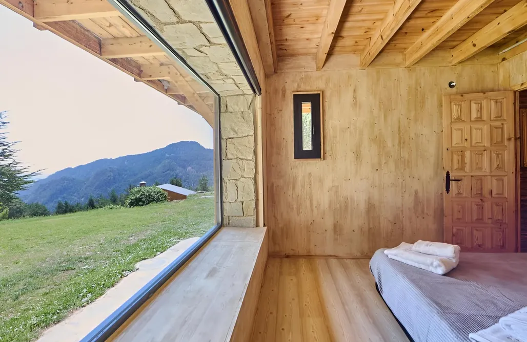 AlohaCamp accommodation La Torre d’Espinalbet 1