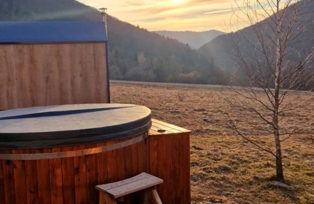 noclegi AlohaCamp Chatka Niedźwiadka Beskid Niski - domki w górach na odludziu z sauną w cenie 5