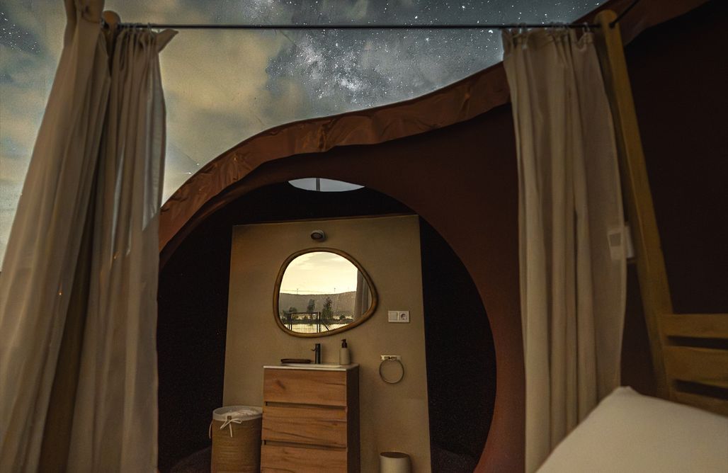 AlohaCamp DOMADE Glamping Bubble 4