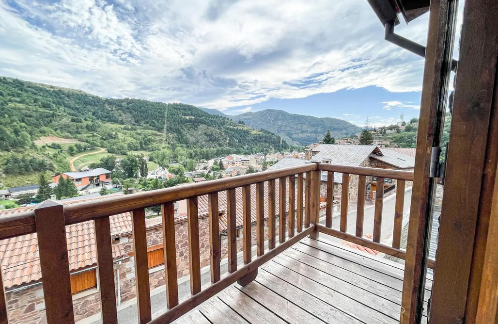 Apartamentos en Barcelona Encant muntanyès, casa amb vistes a Martinet 3