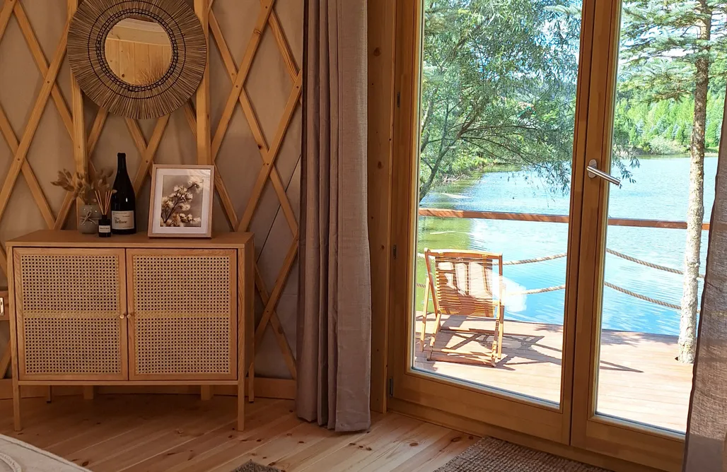 AlohaCamp accommodation Jurta w Dolinie Sanu 4