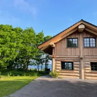 Christian Gastgebe wunderschönes Blockhaus direkt am See für 10 PAX