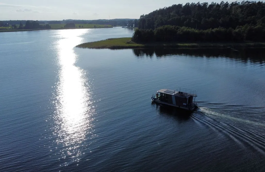 noclegi AlohaCamp Pływające domki na Mazurach - Houseboat Stella (5 os.) i Luna (6 os.) 4