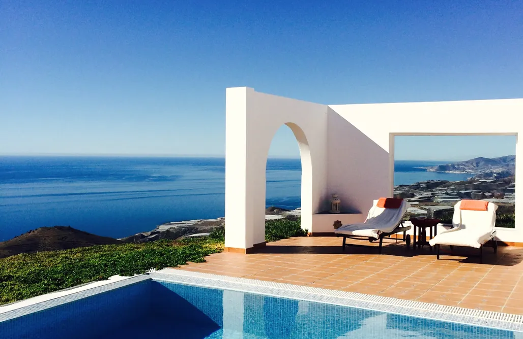 Atardecer : mágico nido de águila  AlohaCamp