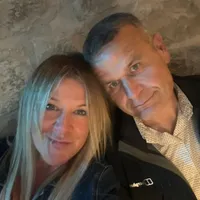 Anthony hostiteľ Hill Top Hideaway Shepherds Hut with Hot Tub