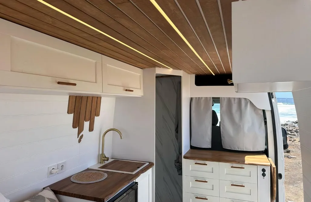 AlohaCamp Camper Van Premium Experience 4