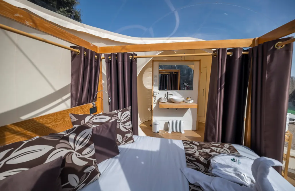 AlohaCamp KEPLER burbuja  baño interior 1
