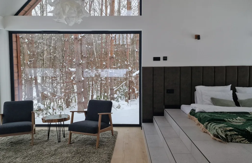 noclegi AlohaCamp Swobodnia - domek z wanną z widokiem na las 4