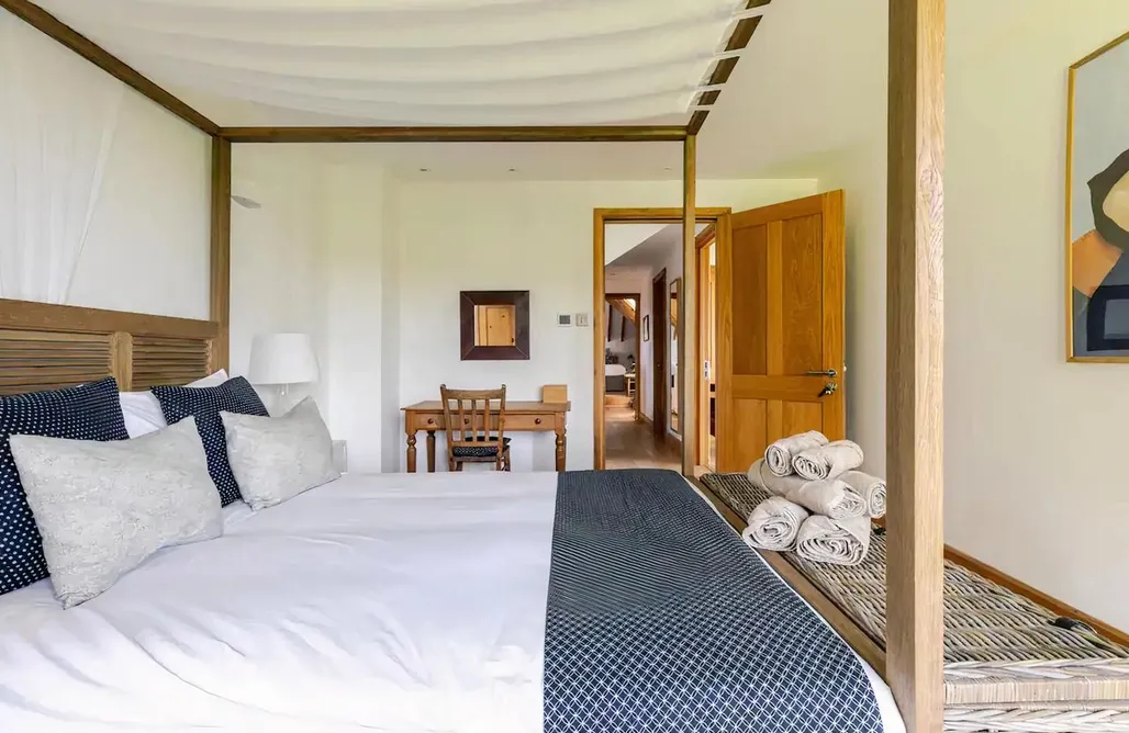 AlohaCamp Room 1 - King with four poster bed 3