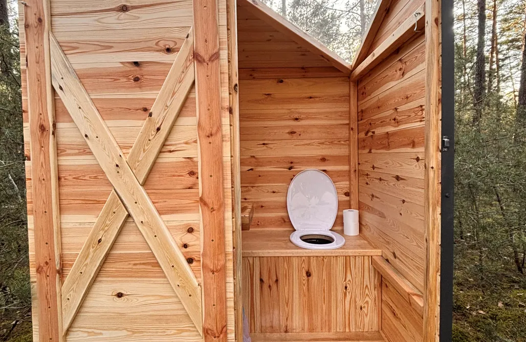 noclegi AlohaCamp Gawra - buschcraftowy domek w lesie 1